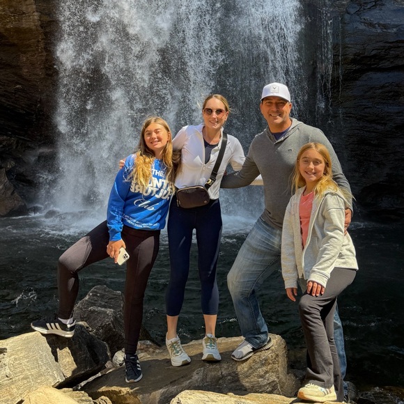 Meet your Posher, Lynne - Picture 1 of 1